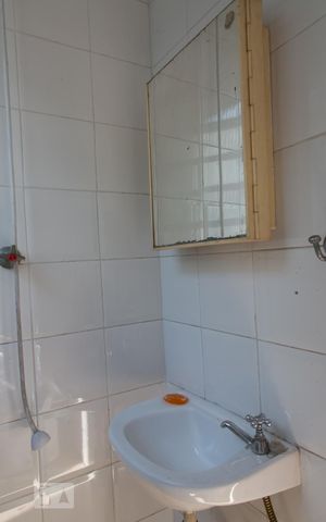Casa à venda com 185m², 3 quartos e 2 vagas Casa à venda com 185m², 3 quartos e 2 vagasBanheiro de serviço