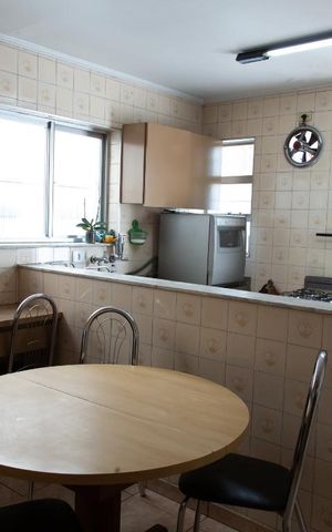 Casa à venda com 185m², 3 quartos e 2 vagas Casa à venda com 185m², 3 quartos e 2 vagasCozinha