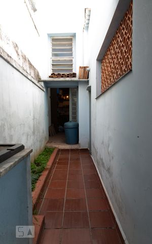 Casa à venda com 185m², 3 quartos e 2 vagas Casa à venda com 185m², 3 quartos e 2 vagasÁrea externa