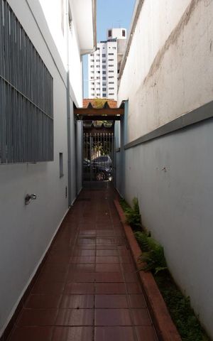 Casa à venda com 185m², 3 quartos e 2 vagas Casa à venda com 185m², 3 quartos e 2 vagasÁrea externa