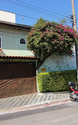 Casa à venda com 175m², 3 quartos e 2 vagasFachada