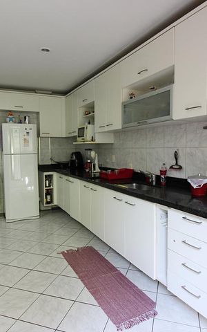 Casa à venda com 175m², 3 quartos e 2 vagasCozinha