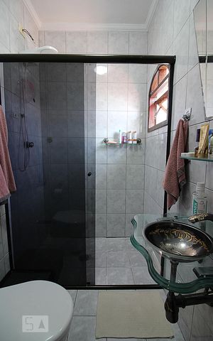 Casa à venda com 175m², 3 quartos e 2 vagasBanheiro da Suíte