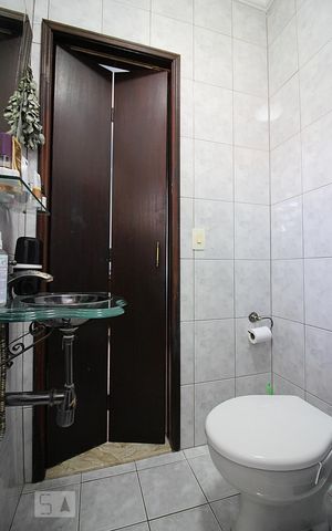 Casa à venda com 175m², 3 quartos e 2 vagasBanheiro da Suíte