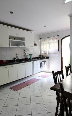 Casa à venda com 175m², 3 quartos e 2 vagasCozinha