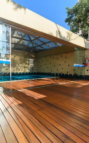 Apartamento à venda com 180m², 4 quartos e 4 vagas Apartamento à venda com 180m², 4 quartos e 4 vagasÁrea comum - Piscina