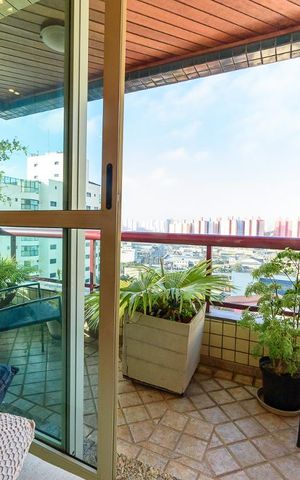 Apartamento à venda com 180m², 4 quartos e 4 vagas Apartamento à venda com 180m², 4 quartos e 4 vagasVaranda da Sala