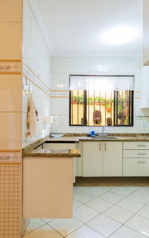 Casa para alugar com 198m², 3 quartos e 2 vagasCozinha