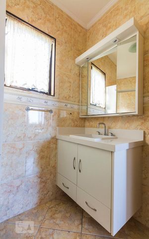 Casa para alugar com 198m², 3 quartos e 2 vagasBanheiro Social