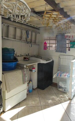 Casa à venda com 275m², 4 quartos e 8 vagas Casa à venda com 275m², 4 quartos e 8 vagasÁrea de Serviço