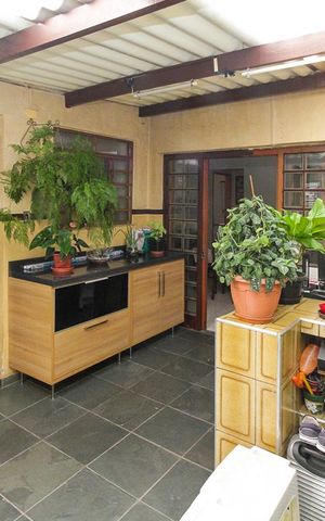 Casa à venda com 275m², 4 quartos e 8 vagas Casa à venda com 275m², 4 quartos e 8 vagasEspaço Gourmet