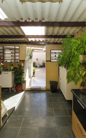 Casa à venda com 275m², 4 quartos e 8 vagas Casa à venda com 275m², 4 quartos e 8 vagasEspaço Gourmet