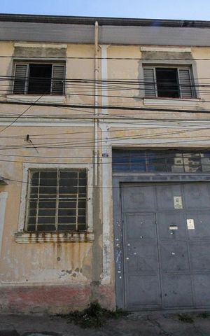 Casa à venda com 275m², 4 quartos e 8 vagas Casa à venda com 275m², 4 quartos e 8 vagasFachada