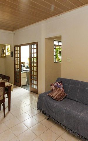 Casa à venda com 275m², 4 quartos e 8 vagas Casa à venda com 275m², 4 quartos e 8 vagasSala