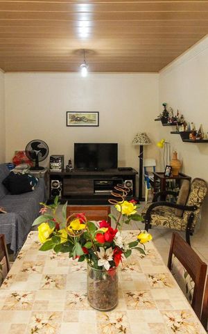 Casa à venda com 275m², 4 quartos e 8 vagas Casa à venda com 275m², 4 quartos e 8 vagasSala