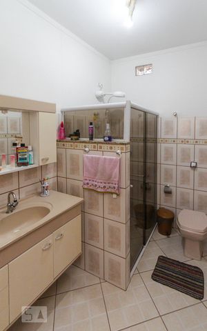 Casa à venda com 275m², 4 quartos e 8 vagas Casa à venda com 275m², 4 quartos e 8 vagasBanheiro