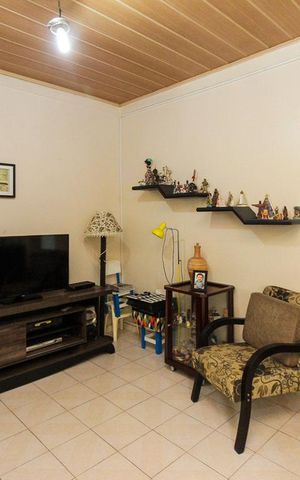 Casa à venda com 275m², 4 quartos e 8 vagas Casa à venda com 275m², 4 quartos e 8 vagasSala