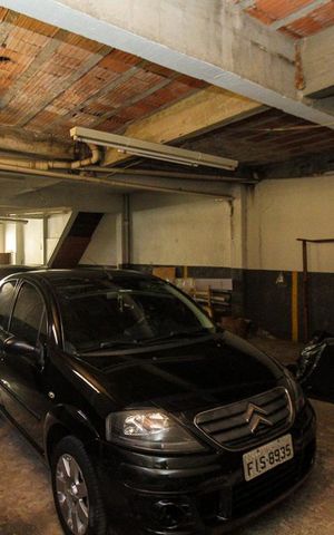 Casa à venda com 275m², 4 quartos e 8 vagas Casa à venda com 275m², 4 quartos e 8 vagasGaragem