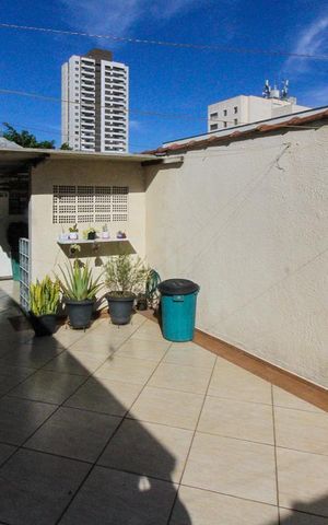 Casa à venda com 275m², 4 quartos e 8 vagas Casa à venda com 275m², 4 quartos e 8 vagasQuintal