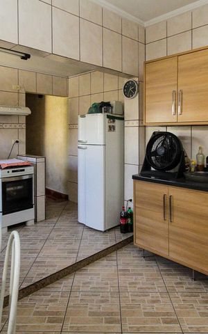 Casa à venda com 275m², 4 quartos e 8 vagas Casa à venda com 275m², 4 quartos e 8 vagasCozinha