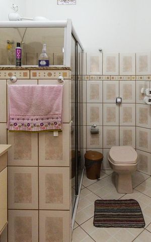 Casa à venda com 275m², 4 quartos e 8 vagas Casa à venda com 275m², 4 quartos e 8 vagasBanheiro