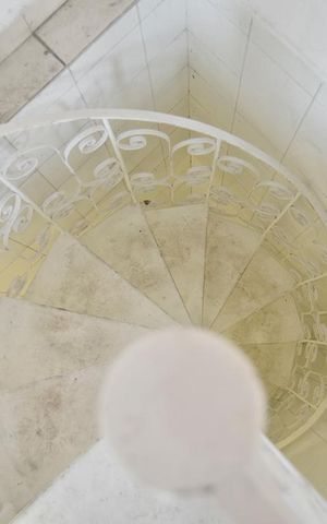Casa para alugar com 417m², 6 quartos e 3 vagasEdícula - escada caracol - piso superior