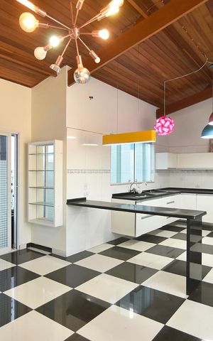 Casa para alugar com 417m², 6 quartos e 3 vagasCozinha - piso superior - parte posterior