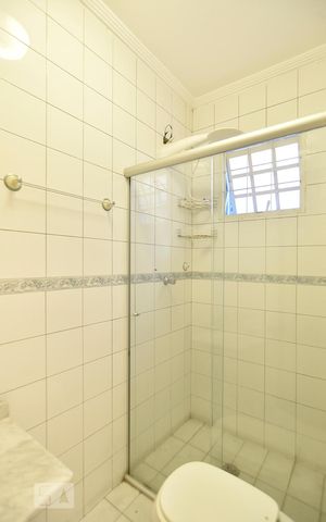 Casa para alugar com 417m², 6 quartos e 3 vagasEdícula - banheiro - piso inferior