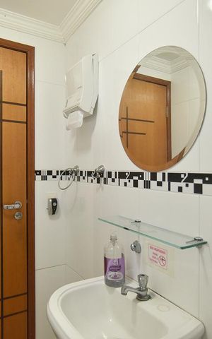 Casa para alugar com 417m², 6 quartos e 3 vagasLavabo - parte frontal - piso inferior