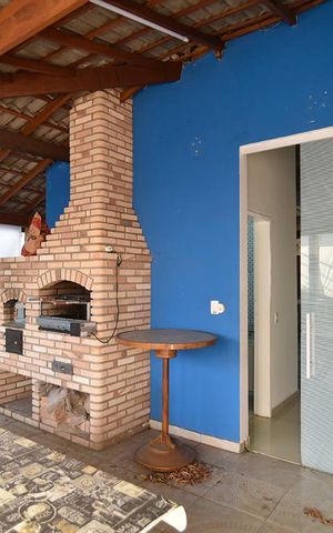 Casa para alugar com 417m², 6 quartos e 3 vagasEspaço gourmet coberto com churrasqueira e forno a lenha