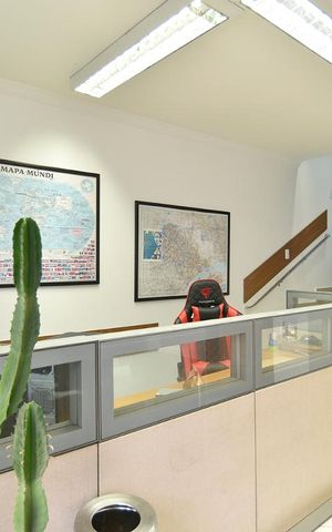 Casa para alugar com 417m², 6 quartos e 3 vagasSala - parte frontal - piso inferior
