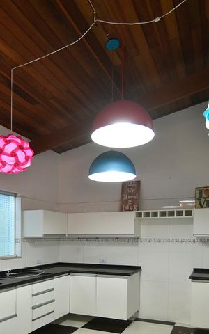Casa para alugar com 417m², 6 quartos e 3 vagasCozinha - lustres exóticos - piso superior - parte posterior