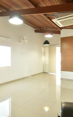 Casa para alugar com 417m², 6 quartos e 3 vagasSala 2 principal - piso superior - parte posterior
