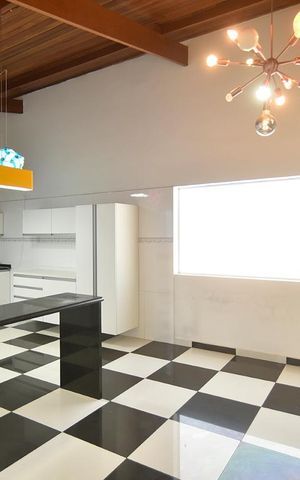 Casa para alugar com 417m², 6 quartos e 3 vagasCozinha - piso superior - parte posterior