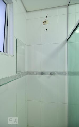 Casa para alugar com 417m², 6 quartos e 3 vagasBanheiro 2 - box - piso inferior - parte posterior