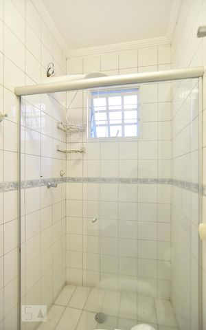 Casa para alugar com 417m², 6 quartos e 3 vagasEdícula - banheiro - piso inferior