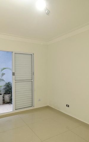 Casa para alugar com 417m², 6 quartos e 3 vagasQuarto 1 - piso inferior - parte posterior
