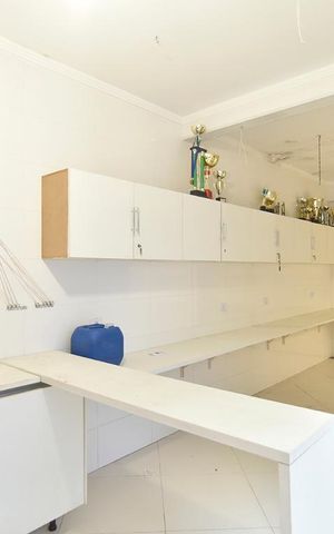 Casa para alugar com 417m², 6 quartos e 3 vagasÁrea de serviço e espaço para oficina e/ou refeitório