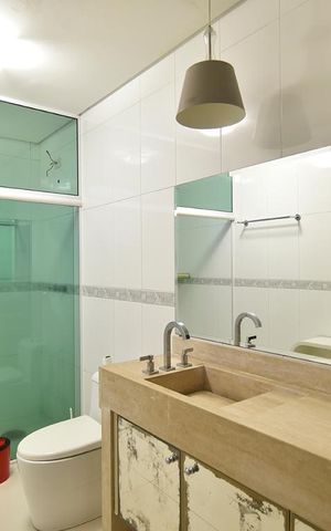 Casa para alugar com 417m², 6 quartos e 3 vagasBanheiro 2 - piso inferior - parte posterior