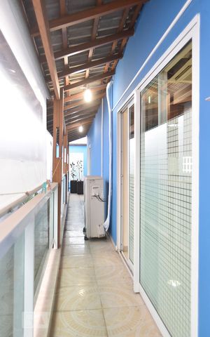 Casa para alugar com 417m², 6 quartos e 3 vagasCorredor - piso superior