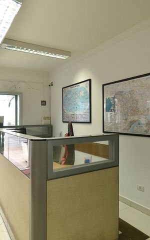 Casa para alugar com 417m², 6 quartos e 3 vagasSala - parte frontal - piso inferior