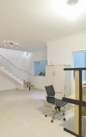 Casa para alugar com 417m², 6 quartos e 3 vagasSala 1 - piso inferior - parte posterior