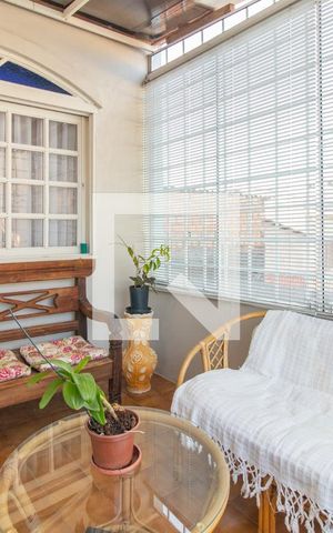 Casa à venda com 300m², 4 quartos e 2 vagas Casa à venda com 300m², 4 quartos e 2 vagasSala
