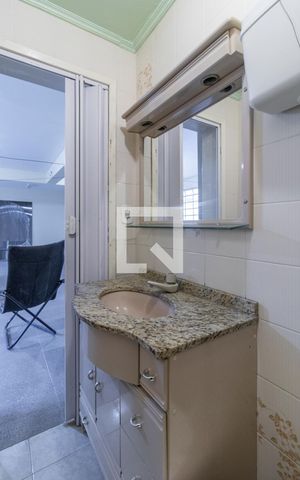 Casa à venda com 300m², 4 quartos e 2 vagas Casa à venda com 300m², 4 quartos e 2 vagasBanheiro da Garagem