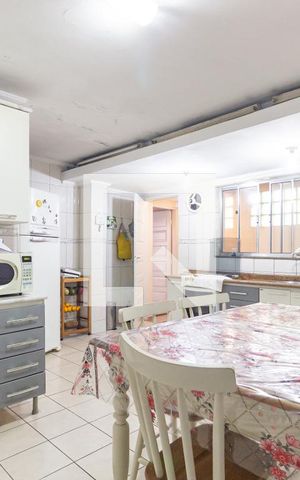 Casa à venda com 140m², 3 quartos e 2 vagasCozinha