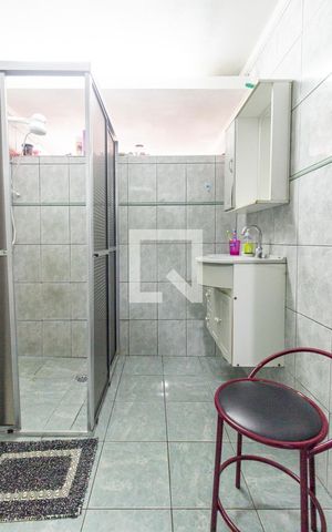 Casa à venda com 140m², 3 quartos e 2 vagasBanheiro