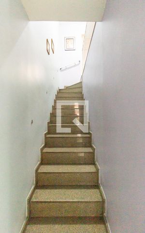 Casa à venda com 140m², 3 quartos e 2 vagasEscada