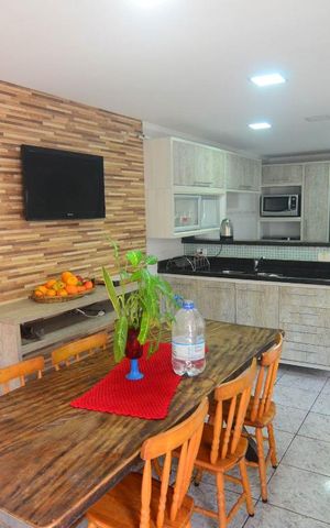 Casa à venda com 250m², 4 quartos e 4 vagasCozinha