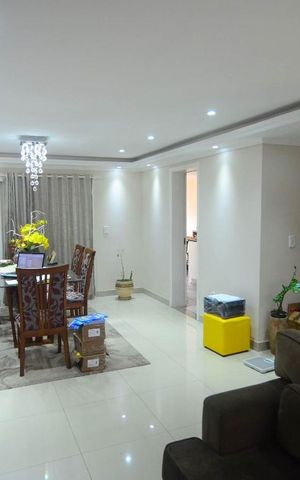 Casa à venda com 250m², 4 quartos e 4 vagasSala