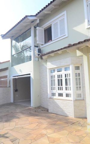 Casa à venda com 250m², 4 quartos e 4 vagasFachada
